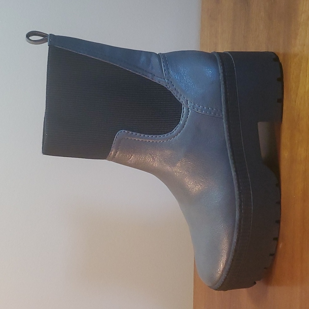 Women's Kodiac Roxie gray Chelsea style ankle booties 8 NWOT - Picture 7 of 10